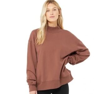 NWT Alo Yoga Refresh Pullover in Chestnut L